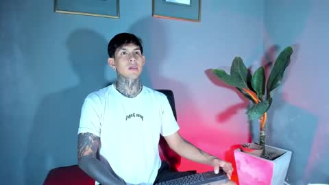 TRAV - INDEPENDENT MODEL online show from 02.27.25