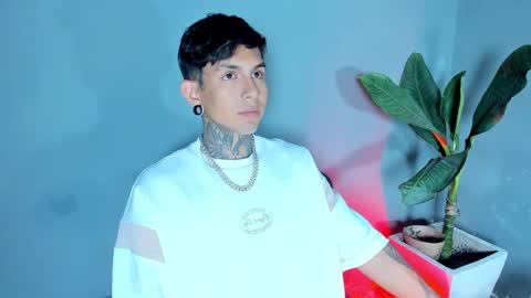 TRAV - INDEPENDENT MODEL online show from 03.11.25