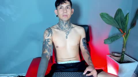 TRAV - INDEPENDENT MODEL online show from 03.12.25