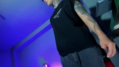 TRAV - INDEPENDENT MODEL online show from 09.21.25