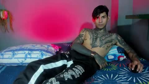 TRAV - INDEPENDENT MODEL online show from 10.01.25