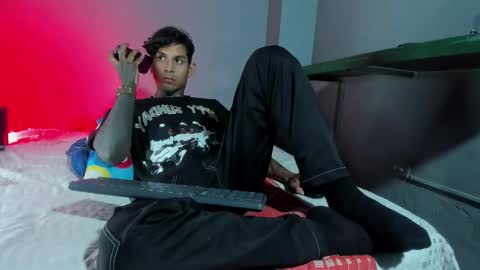 TRAV - INDEPENDENT MODEL online show from 10.04.25