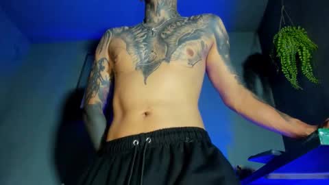 TRAV - INDEPENDENT MODEL online show from 10.20.25