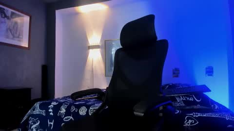 TRAV - INDEPENDENT MODEL online show from 11.14.25