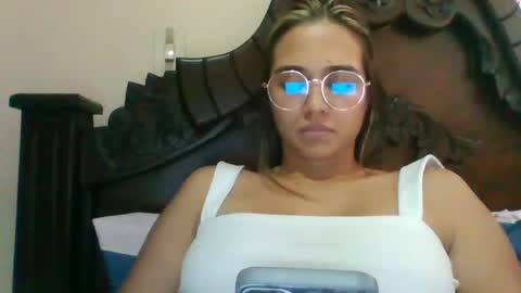 Snapshot of triana_bell chatting on 12.02.24 triana_bell online show from 12.02.24