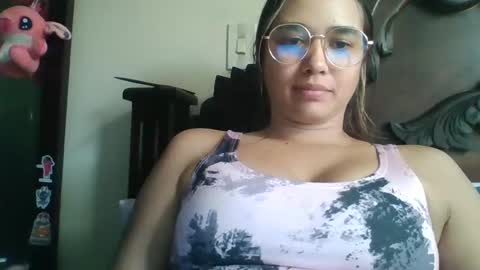Snapshot of triana_bell chatting on 12.04.24 triana_bell online show from 12.04.24