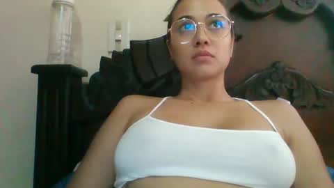 Snapshot of triana_bell chatting on 12.05.24 triana_bell online show from 12.05.24