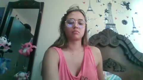 Snapshot of triana_bell chatting on 12.07.24 triana_bell online show from 12.07.24