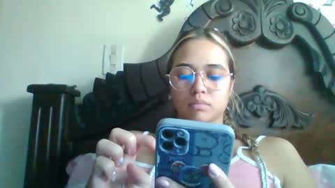 Snapshot of triana_bell chatting on 12.09.24 triana_bell online show from 12.09.24