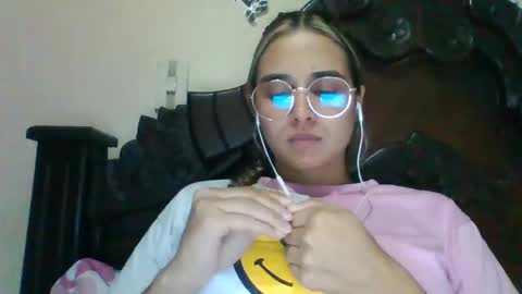 Snapshot of triana_bell chatting on 12.11.24 triana_bell online show from 12.11.24