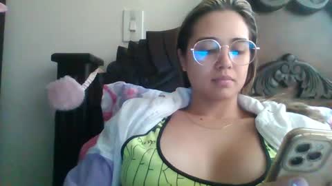 Snapshot of triana_bell chatting on 12.16.24 triana_bell online show from 12.16.24