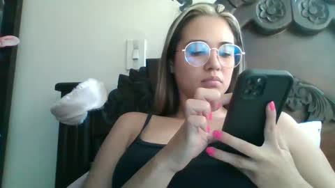 Snapshot of triana_bell chatting on 01.13.25 triana_bell online show from 01.13.25