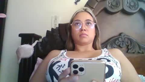 Snapshot of triana_bell chatting on 02.21.25 triana_bell online show from 02.21.25