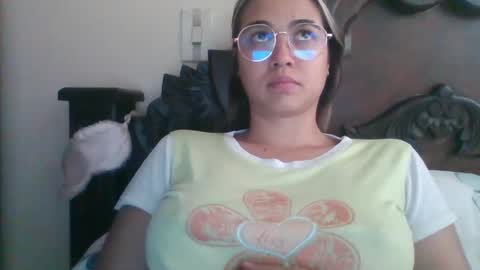 Snapshot of triana_bell chatting on 03.09.25 triana_bell online show from 03.09.25