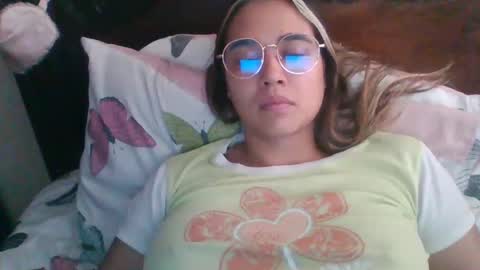 Snapshot of triana_bell chatting on 03.10.25 triana_bell online show from 03.10.25