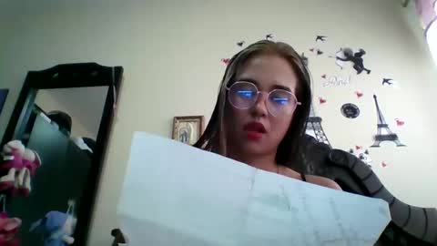 Snapshot of triana_bell chatting on 09.29.25 triana_bell online show from 09.29.25