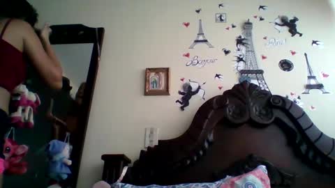 Snapshot of triana_bell chatting on 10.04.25 triana_bell online show from 10.04.25