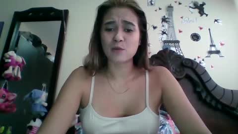 Snapshot of triana_bell chatting on 10.08.25 triana_bell online show from 10.08.25