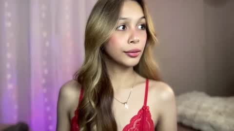Snapshot of triana_ortega chatting on 12.21.24 Triana online show from 12.21.24