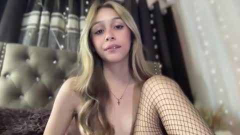 Snapshot of triana_ortega chatting on 01.05.25 Triana online show from 01.05.25