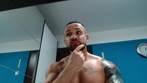 Snapshot of tridentmuscles chatting on 02.01.25 tridentmuscles online show from 02.01.25