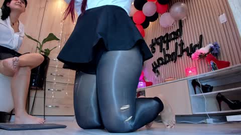 Snapshot of trinitixx chatting on 12.21.24 Triny online show from 12.21.24