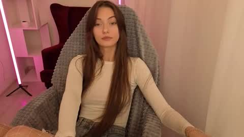 Snapshot of trinityswan chatting on 11.26.25 Emma online show from 11.26.25