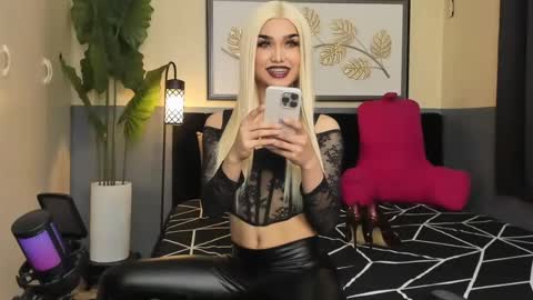 Snapshot of ts_elijah chatting on 02.07.25 Saskia online show from 02.07.25