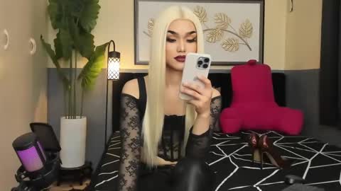 Snapshot of ts_elijah chatting on 02.07.25 Saskia online show from 02.07.25