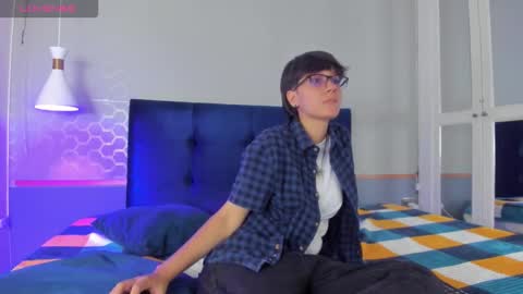Snapshot of tsuki_maru chatting on 09.10.25 Maru online show from 09.10.25