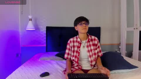 Snapshot of tsuki_maru chatting on 09.11.25 Maru online show from 09.11.25