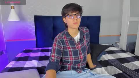 Snapshot of tsuki_maru chatting on 09.19.25 Maru online show from 09.19.25