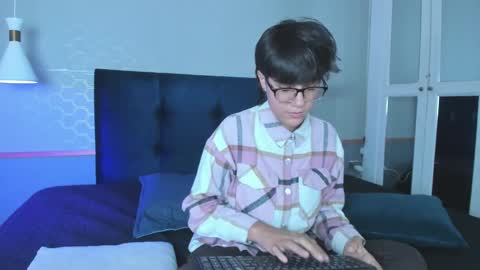 Snapshot of tsuki_maru chatting on 09.21.25 Maru online show from 09.21.25