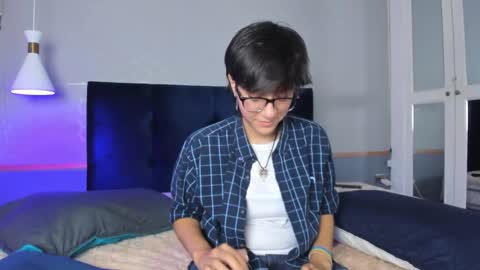 Snapshot of tsuki_maru chatting on 10.01.25 Maru online show from 10.01.25