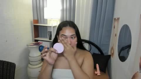 Karen Oquio online show from 11.25.25