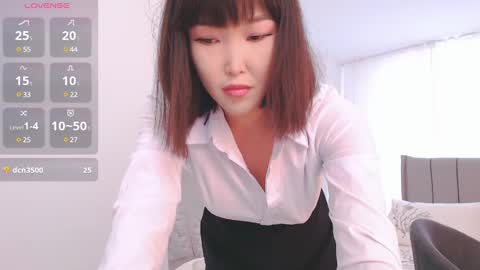 Snapshot of tumilio chatting on 12.15.24 TumiLio online show from 12.15.24