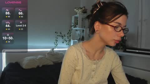 Snapshot of tune_godness chatting on 12.07.24 Hi everyone my name is Tina Id love it if you could help make sense of it here online show from 12.07.24