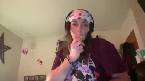 Snapshot of tweet2024777 chatting on 10.01.25 CurveyTurtleObeys online show from 10.01.25