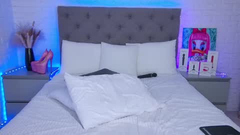 Hallie online show from 02.18.25