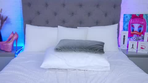 Hallie online show from 02.18.25