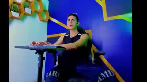 Snapshot of twink_scott19 chatting on 10.18.25 twink_scott19 online show from 10.18.25