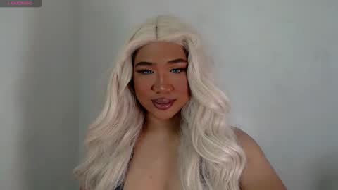 Snapshot of twinkcheska chatting on 11.14.25 Cheska Schock online show from 11.14.25