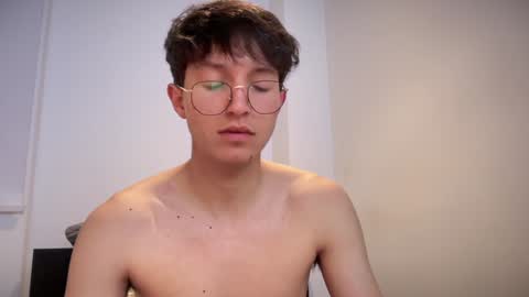 Snapshot of twinkie_19_004 chatting on 01.28.25 Santiago online show from 01.28.25