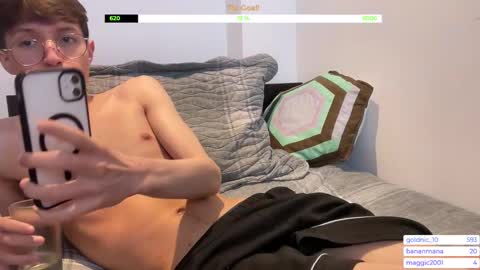 Snapshot of twinkie_19_004 chatting on 11.16.25 Santiago online show from 11.16.25