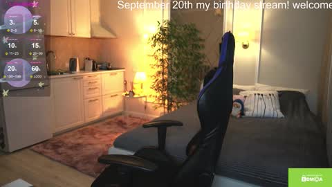 Snapshot of twinkle_toes_ chatting on 09.17.25 Eva online show from 09.17.25