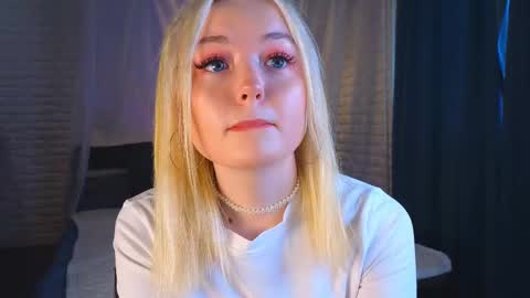 Snapshot of twinklefluff chatting on 03.07.25 twinklefluff online show from 03.07.25