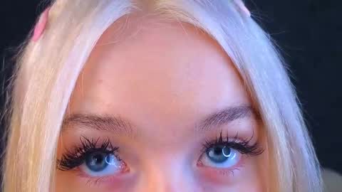 Snapshot of twinklefluff chatting on 03.11.25 twinklefluff online show from 03.11.25