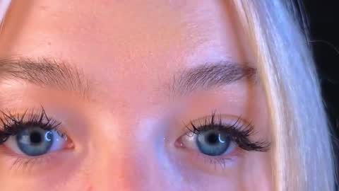 Snapshot of twinklefluff chatting on 03.11.25 twinklefluff online show from 03.11.25