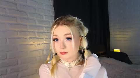 Snapshot of twinklefluff chatting on 10.09.25 twinklefluff online show from 10.09.25