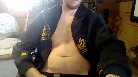 Snapshot of twootall chatting on 02.18.25 twootall online show from 02.18.25